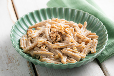 Macarrão com pesto de nozes e mel
