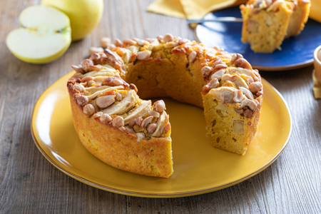 Bolo de maçã, abóbora e frutas secas