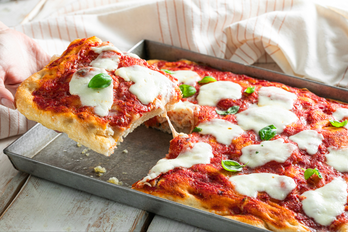 Pizza de assadeira feita com colher