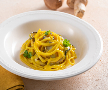 Macarrão com porcini e açafrão