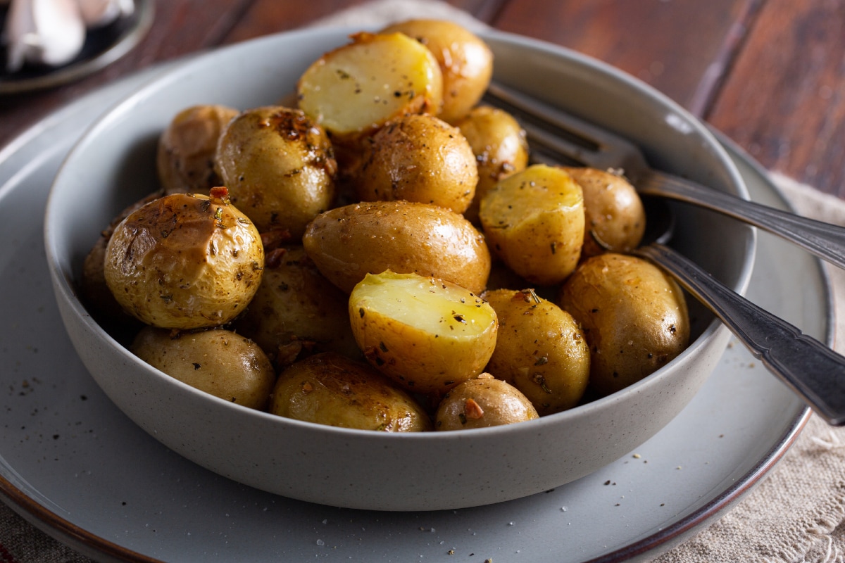 Batatas novas com alecrim