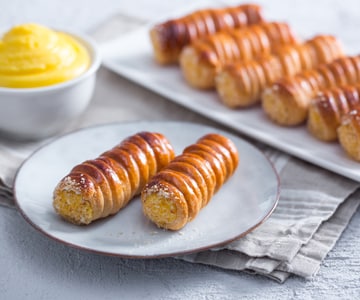 Canudinhos de massa folhada com creme de confeiteiro