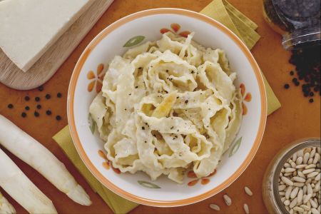 Reginette ao pesto de aspargos brancos