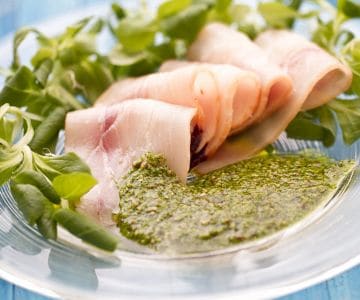 Carpaccio de peixe-espada com molho verde à mostarda