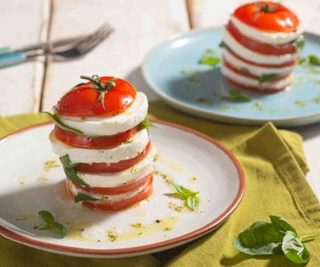 Caprese saborosa com molho de orégano
