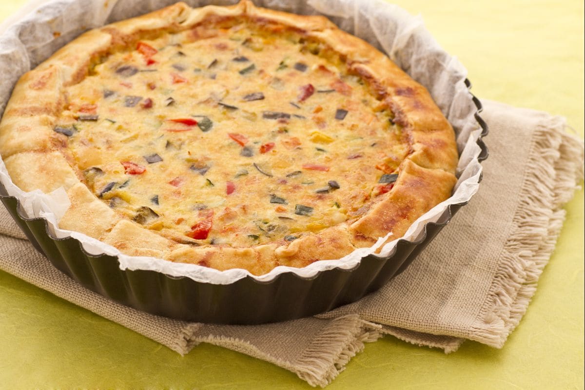 Quiche com legumes e bacon