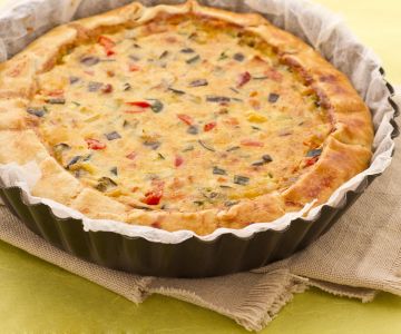 Quiche com legumes e bacon