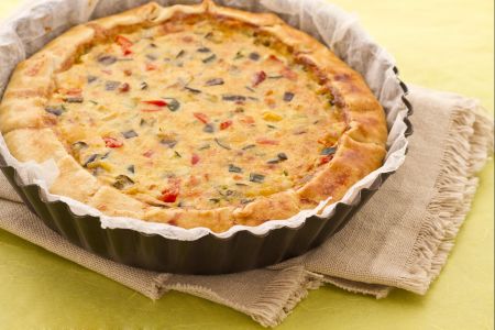 Quiche com legumes e bacon