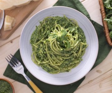 Tonnarelli ao pesto de rúcula