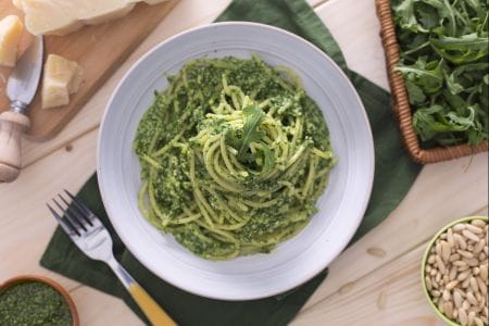 Tonnarelli ao pesto de rúcula