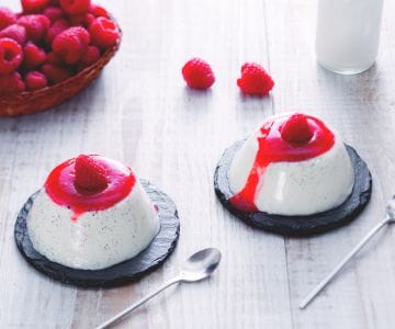 Panna cotta com coulis de framboesa