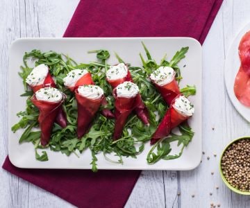 Cones de bresaola e queijo