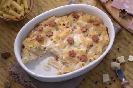Rigatoni gratinados com estrelinhas de mortadela