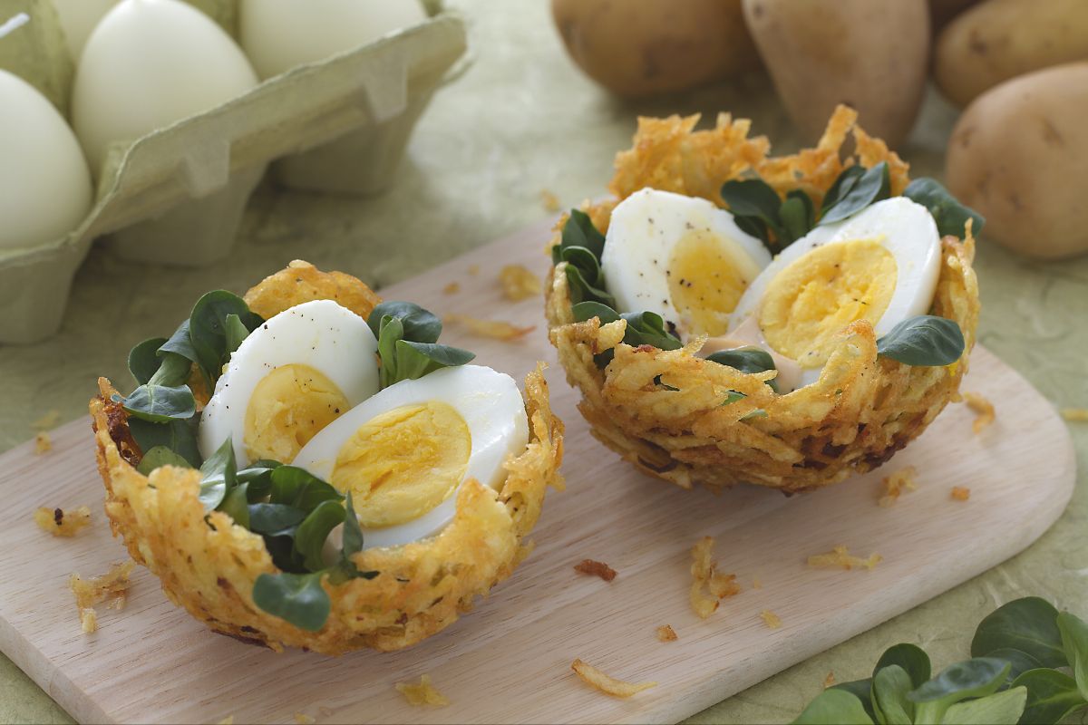 Ninhos de batata com ovos
