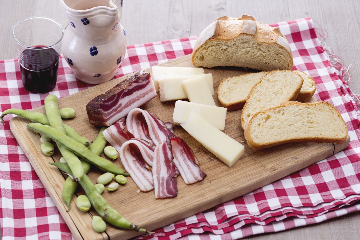 Favas, pecorino e pancetta