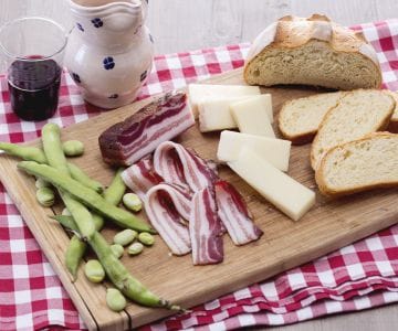 Favas, pecorino e pancetta