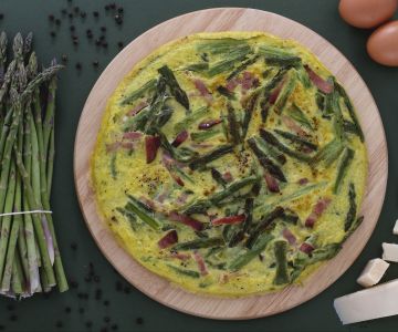 Frittata com aspargos selvagens e speck