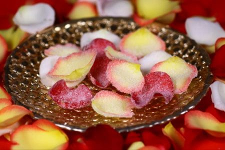 Pétalas de rosa cristalizadas