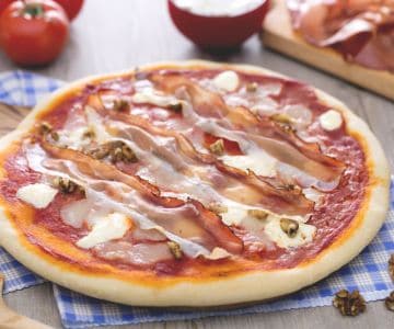 Pizza mascarpone speck e nozes
