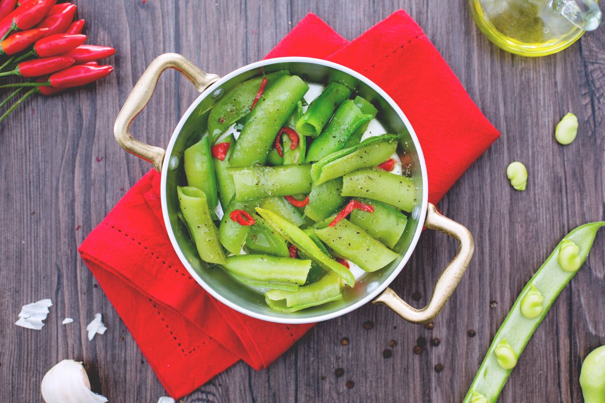 Salteado de cascas de favas