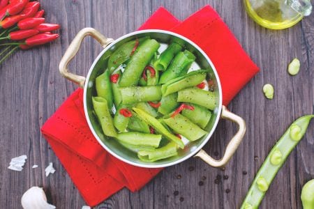 Salteado de cascas de favas
