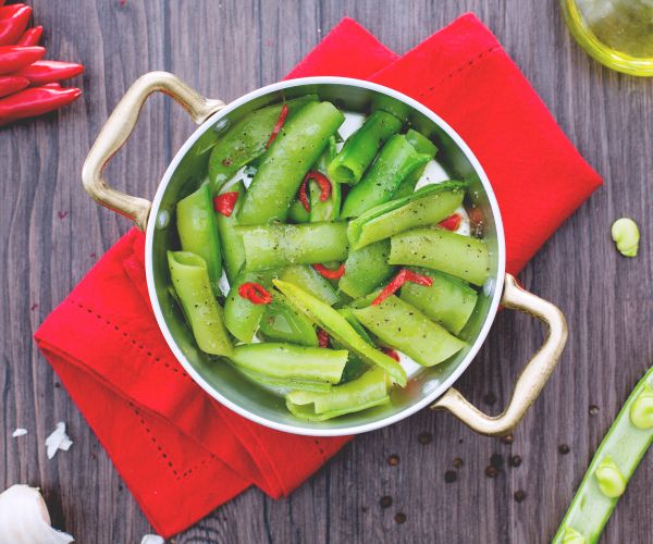 Salteado de cascas de favas