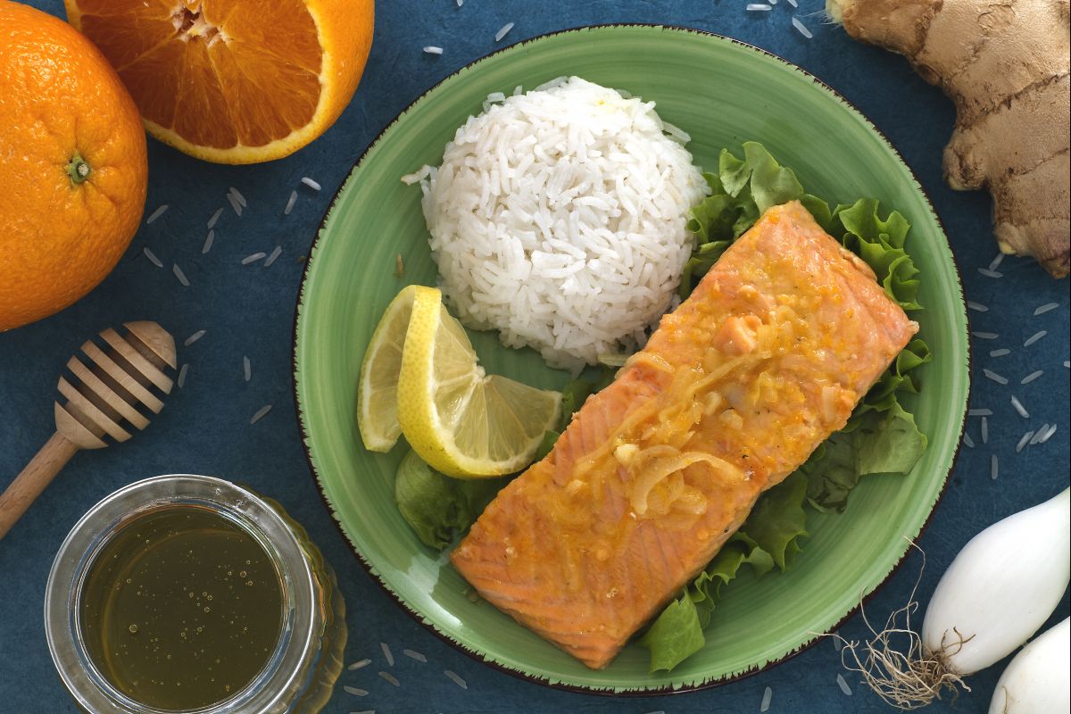 Salmão aos cítricos com arroz pilaf