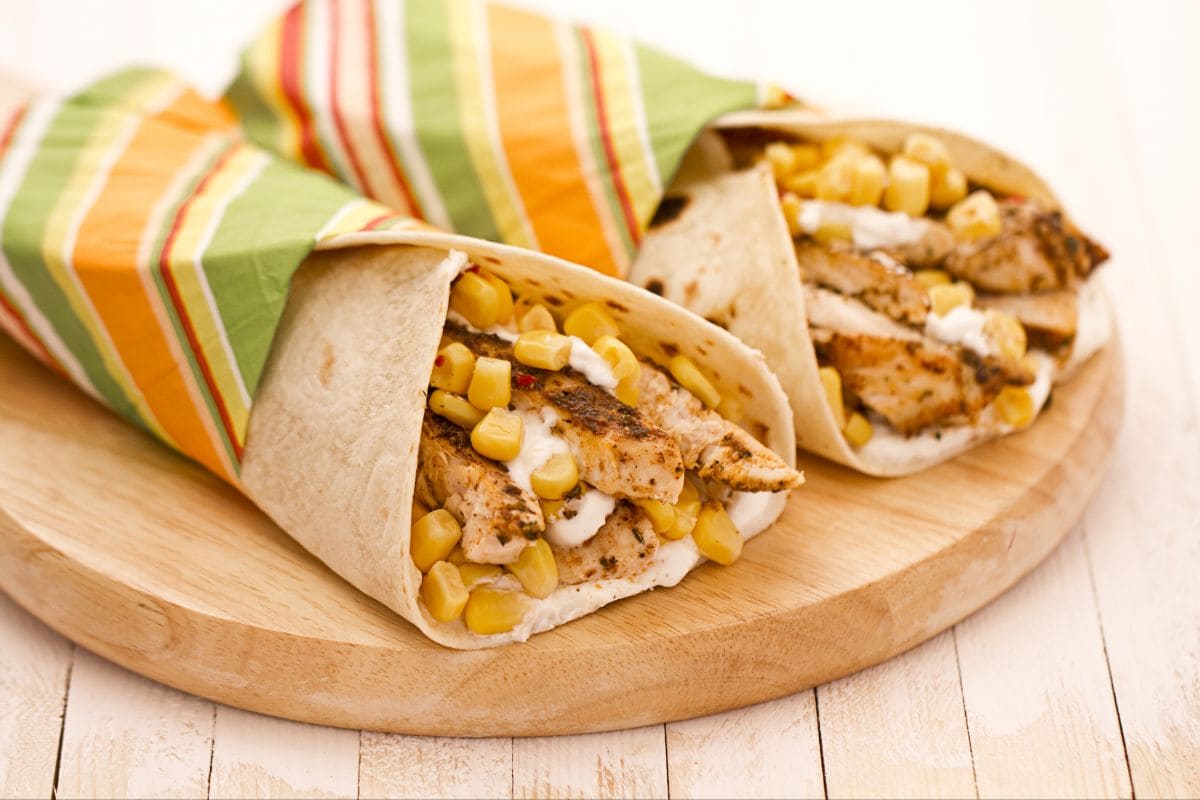 Piadinas com filés de frango e milho
