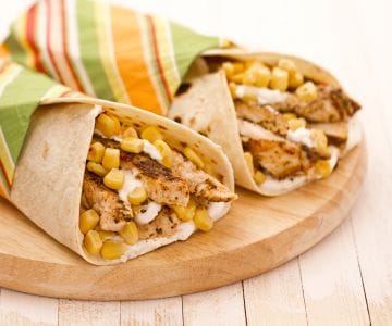 Piadinas com filés de frango e milho