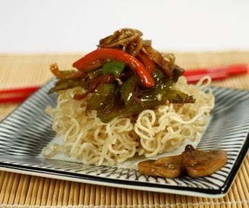 Noodles fritos com legumes