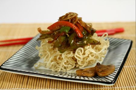 Noodles fritos com legumes