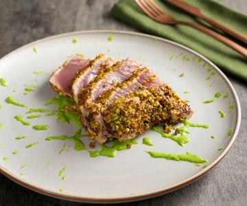 Atum em crosta de pistache