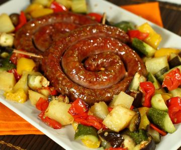 Roda de linguiça luganega com legumes assados