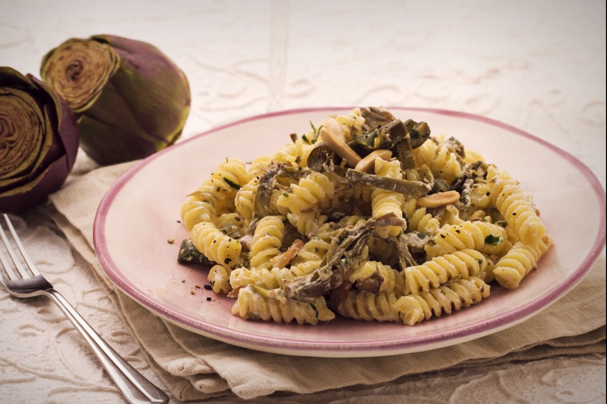 Fusilli alcachofras e queijo de cabra