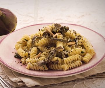Fusilli alcachofras e queijo de cabra