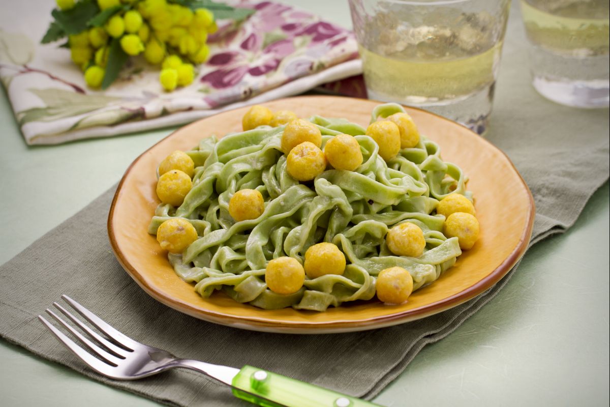 Tagliatelle mimosa