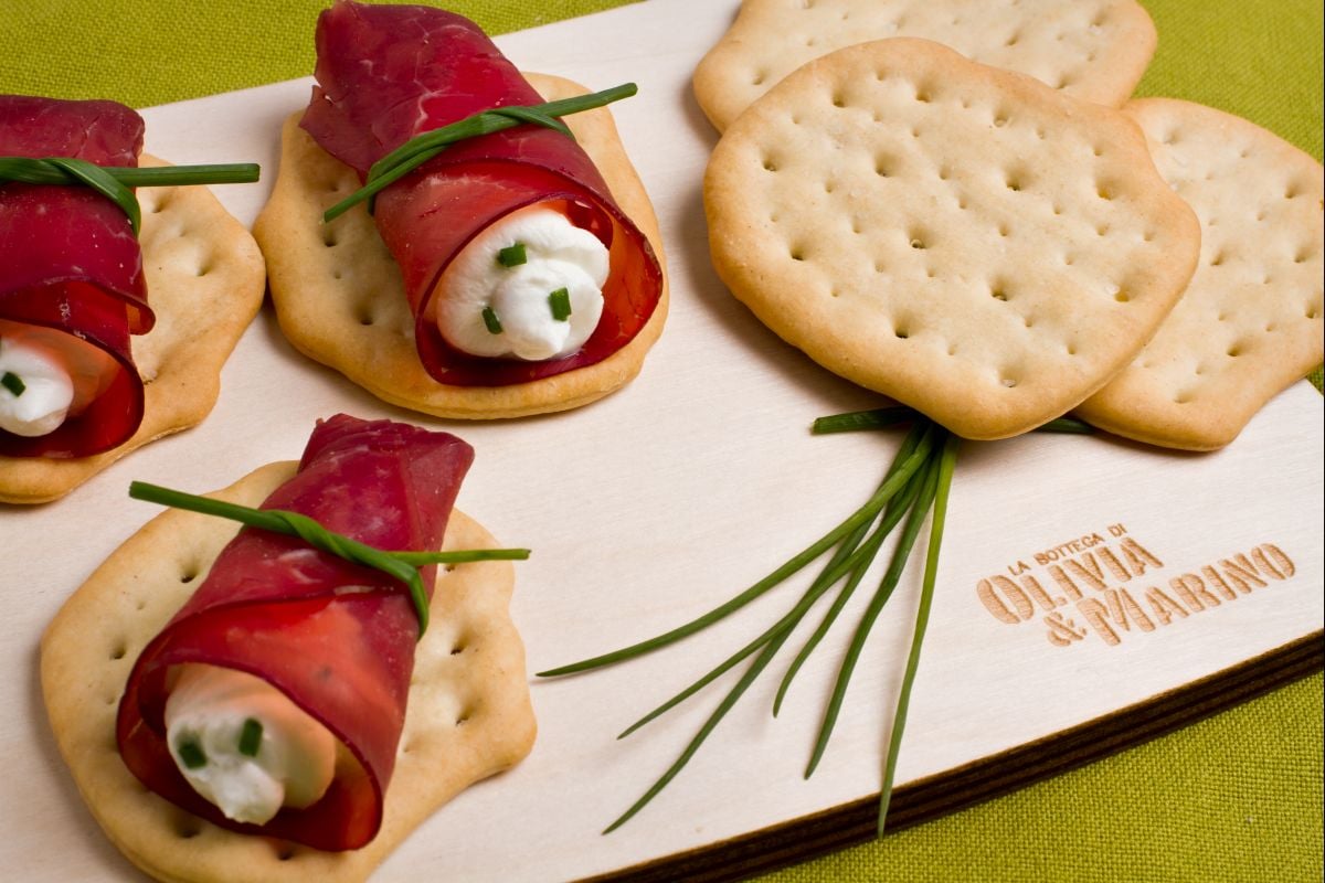 Focaccias com rolinhos de bresaola