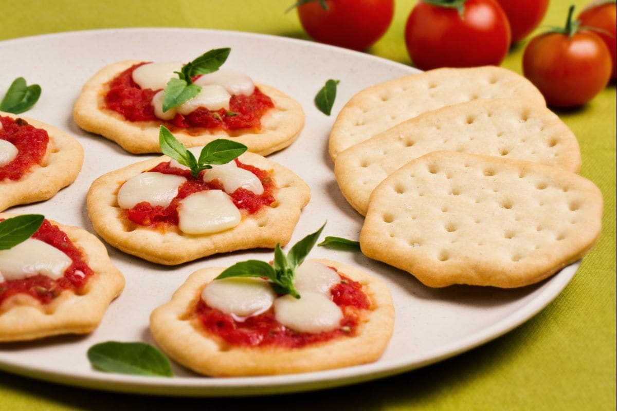 Schiacciate tomate e mussarela