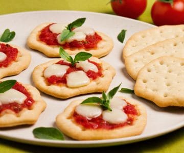 Schiacciate tomate e mussarela
