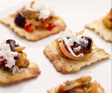 Caponata em folhas de azeitona