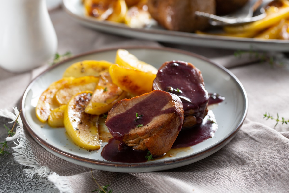 Filé mignon de porco com molho de vinho