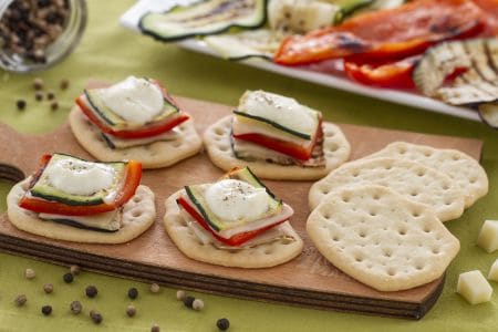 Schiacciate com torre de legumes e fonduta