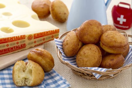 Krapfen salgados com batatas e Emmentaler