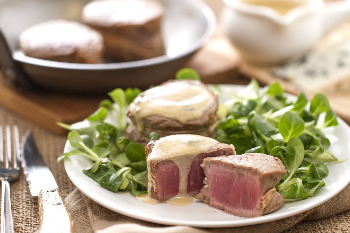 Filé mignon com molho roquefort