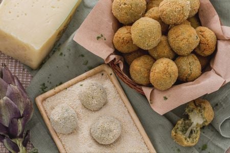 Almôndegas de alcachofra com coração cremoso