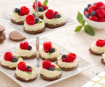 Blinis de Nesquik com creme de chocolate branco