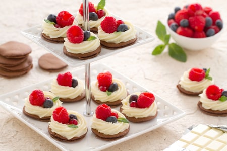 Blinis de Nesquik com creme de chocolate branco