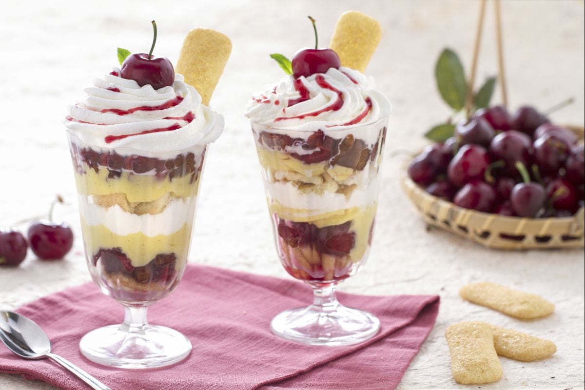 Trifle de Pavesini com cerejas