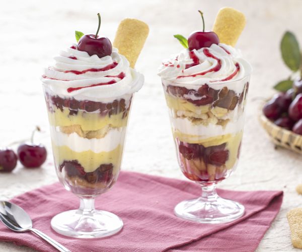 Trifle de Pavesini com cerejas