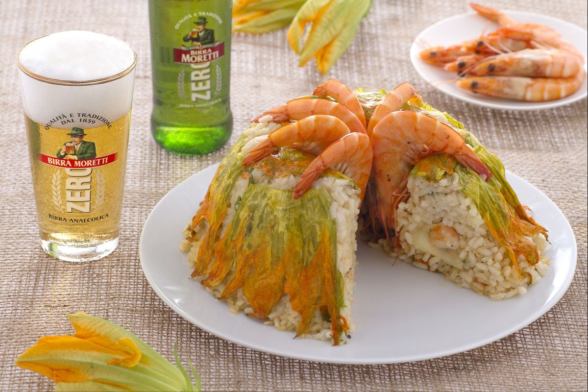 Anel de arroz com coração de mussarela e camarões